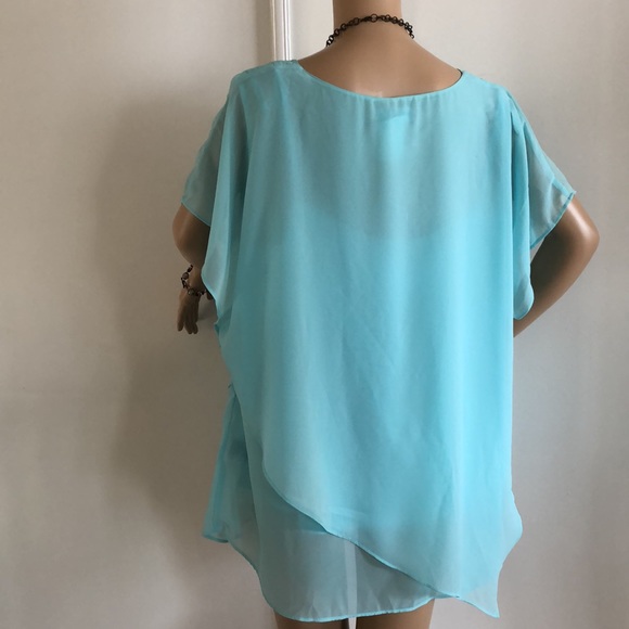 Flowing layered-free flow top w/matching removable tank. Size Large - Picture 6 of 7